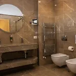Golden Palace שקודר