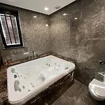 Golden Palace מלון שקודר