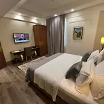 Golden Palace מלון