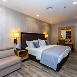 Golden Palace Hotel
