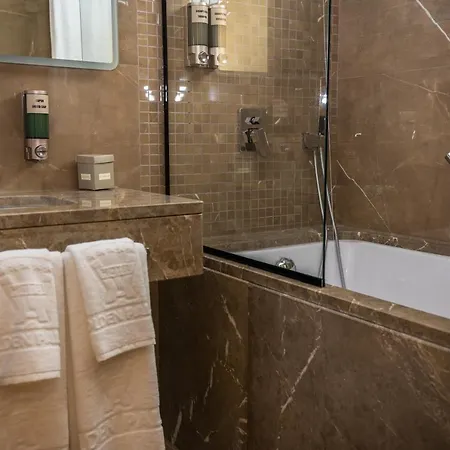 Ξενοδοχείο Golden Palace 5*